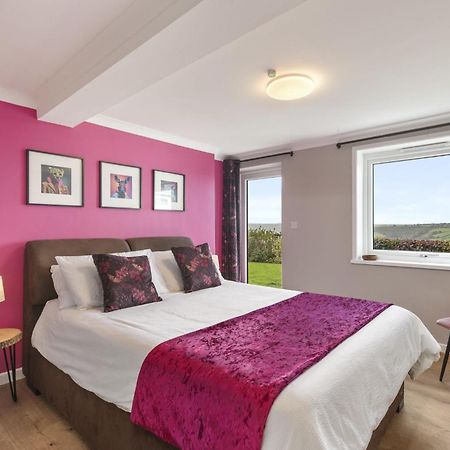The Hidden Valley - A Stylish Rural Retreat, Perfect For Families St Clears Buitenkant foto